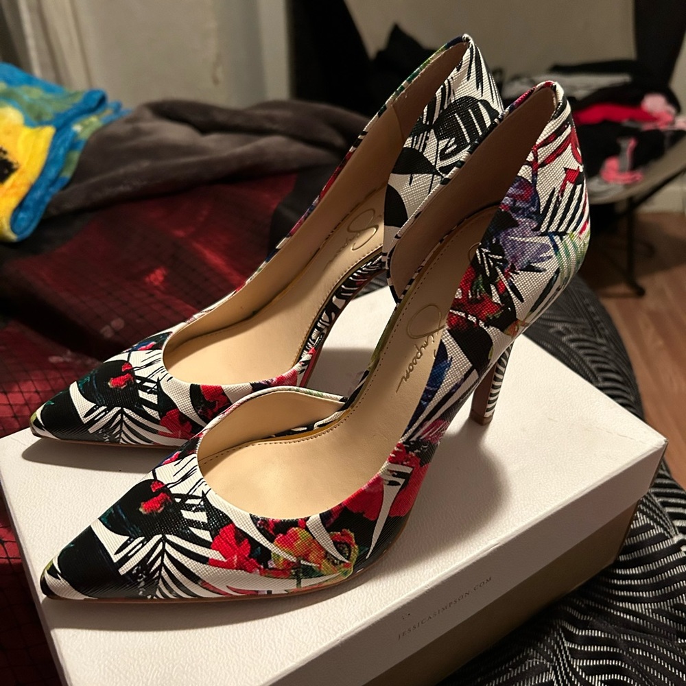 MULTI COLORED JESSICA SIMPDON HEELS.